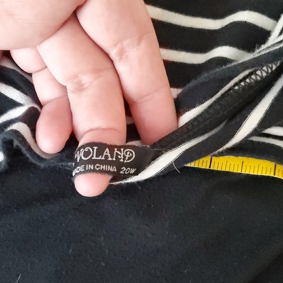 20W Black and White Striped Top - Picture 3 of 6